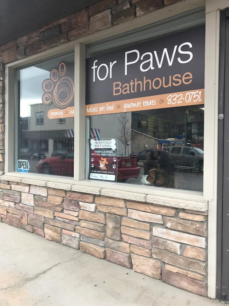 For Paws pet grooming and spa in Salmon Arm