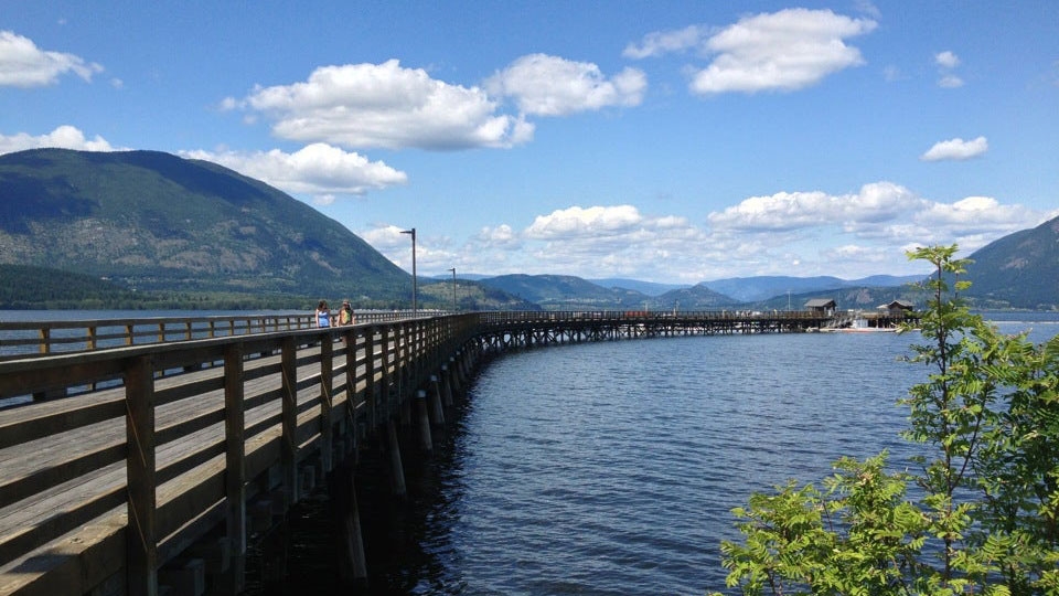Lakeside gardens and paths at Marine Peace Park